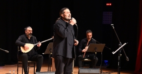 Anadolu Üniversitesi’nde türkü ve şiirle dolu bir gece yaşandı