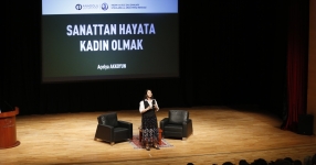  Ünlü oyuncu Açelya Akkoyun Anadolu Üniversitesinde öğrencilerle buluştu