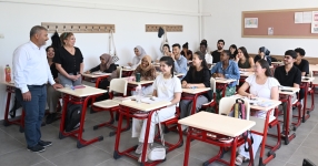  Rektör Adıgüzel TÖMER öğrencileri ile bir araya geldi