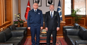  Eskişehir Muharip Hava Kuvveti Komutanı Erdoğan Gür’den Anadolu Üniversitesine iadeiziyaret